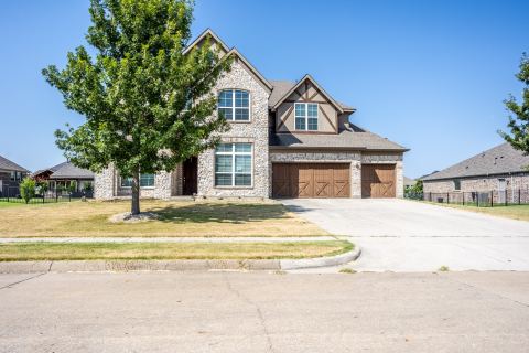 1921 Running Deer Lane, Gunter
