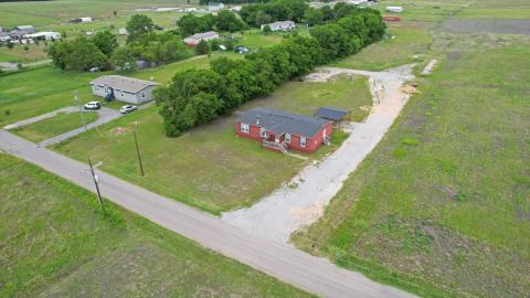 8791 County Road 1143, Celeste
