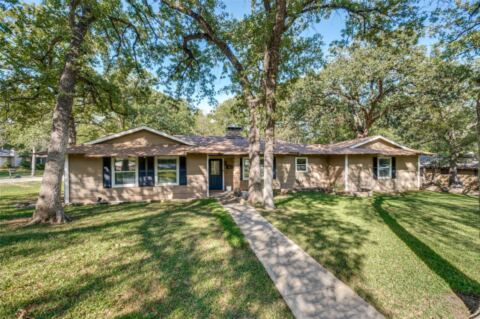 521 Greenbriar Lane
