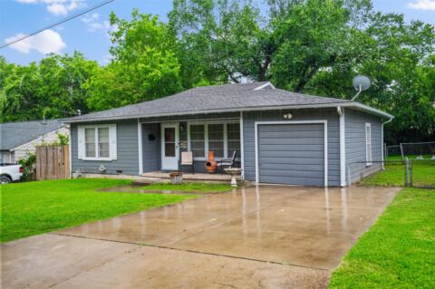 1307 N Gaines Street, Ennis, TX 75119 — photo 3