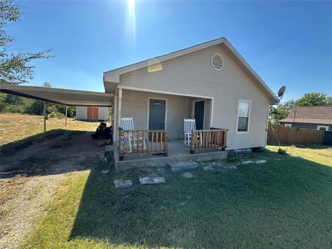 900 W Avenue F, Midlothian