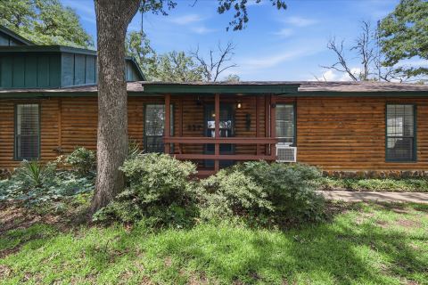 237 Brenda Lane, Gainesville, TX 76240 — photo 2
