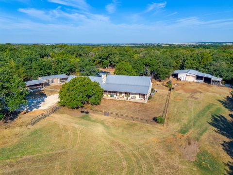 3305 E Fm 916, Cleburne