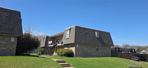 235 Vista Way, Benbrook