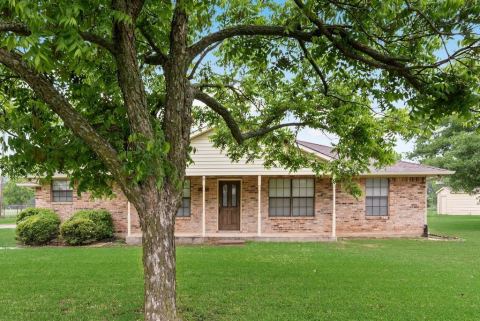 1635 Easy Street, Seagoville