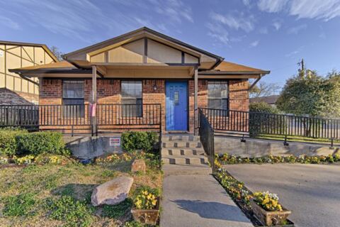 820 Southeast Parkway, Azle