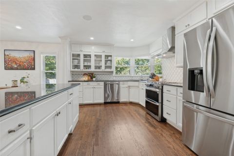 447 W Colorado Boulevard, Dallas, TX 75208 — photo 2