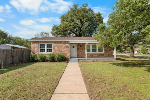 920 Avenue C, Lacy Lakeview