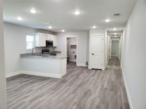 612 E 3rd Street B, Bonham