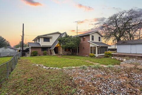 202 S Santa Fe Street, Wolfe City, TX 75496 — photo 3