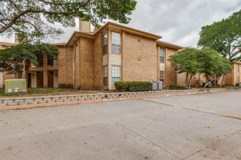 16301 Ledgemont Lane 277, Addison