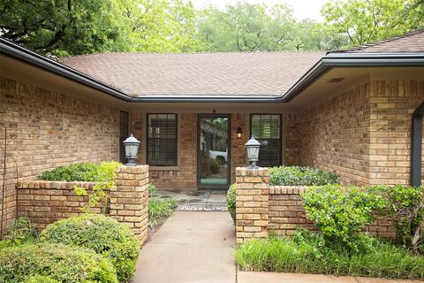 1305 Cliff Drive, Graham, TX 76450 — photo 2