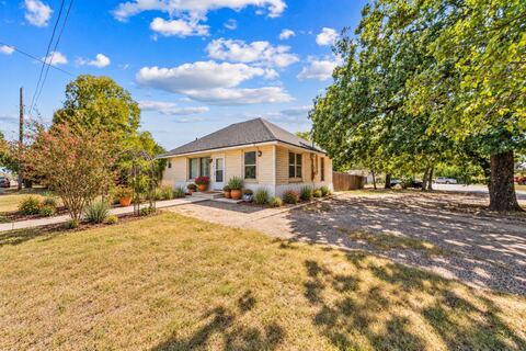 401 Powers Street, Lacy Lakeview, TX 76705 — photo 2