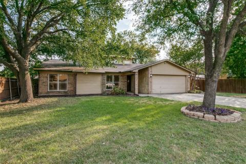 904 Dewey Scott Street, Benbrook, TX 76126 — photo 2