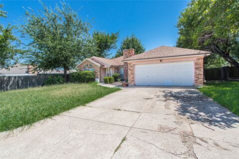 303 Shirley Drive, Alvarado, TX 76009 — photo 2