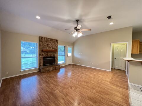 788 Robin Court, Springtown, TX 76082 — photo 2