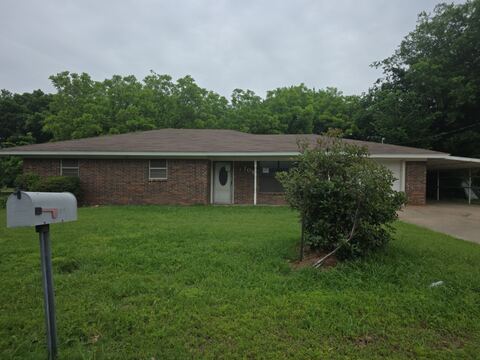709 Lee Street, Bowie, TX 76230 — photo 2