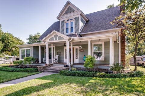 310 E Tarrant Street, Bowie, TX 76230 — photo 2