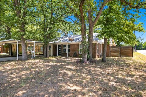 720 Thersa Drive, River Oaks, TX 76114 — photo 2