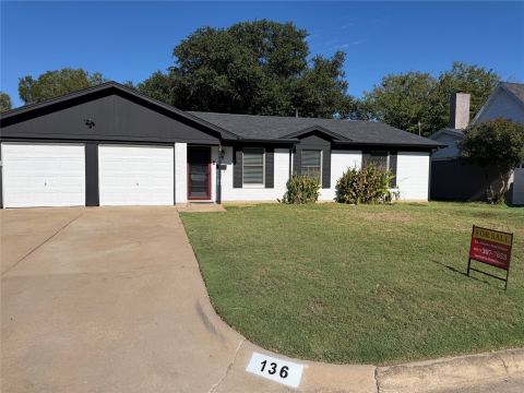 136 Jill Ann Drive, Burleson