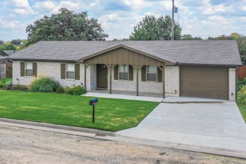 128 Oak Creek Street, Jacksboro, TX 76458 — photo 2