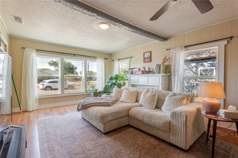 228 W Archer Street, Jacksboro, TX 76458 — photo 3