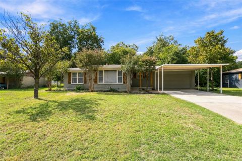 1110 Wade Hampton Street, Benbrook, TX 76126 — photo 2