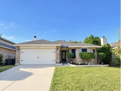 1012 Triple Crown Drive, Fort Worth