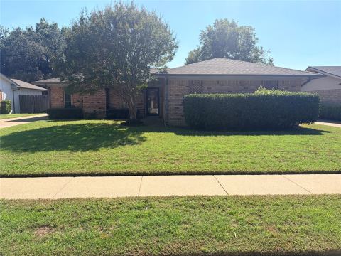 1620 Lexington Place, Bedford