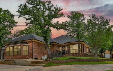 205 Kiowa Drive E, Gainesville, TX 76240 — photo 2