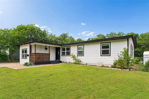 1106 E Strong Parkway, Grand Prairie
