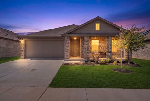 8817 Playmoor Drive, Fort Worth