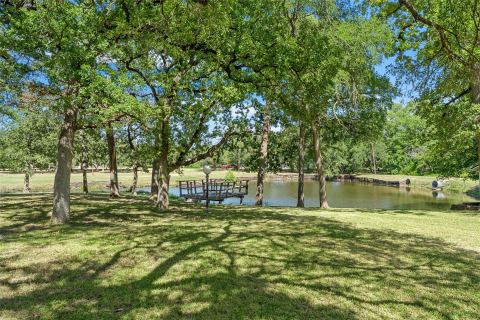 108 Spring Creek Street, Lacy Lakeview, TX 76705 — photo 3