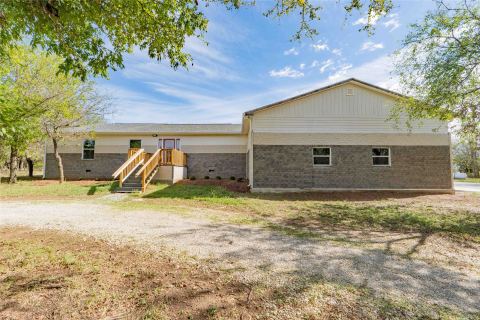 211 E Bay Drive, Bridgeport