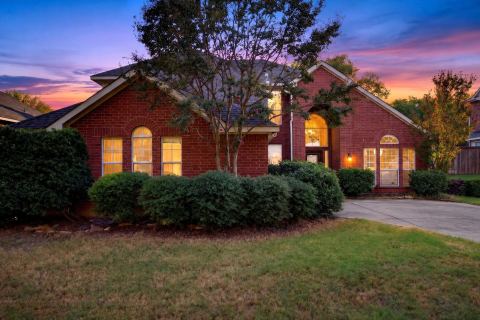 1911 Enchanted Lane, Mansfield
