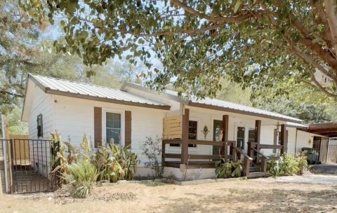 415 Mustang Trail, Granbury
