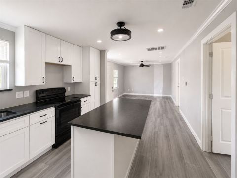 1306 Locust Street, Commerce, TX 75428 — photo 3