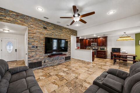 206 King George Way, Ponder, TX 76259 — photo 2