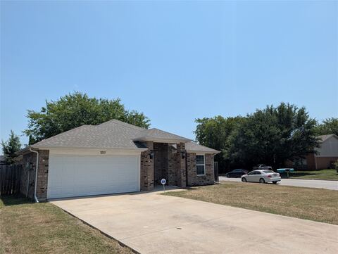 7237 Autumn Run Drive, Forest Hill, TX 76140 — photo 2