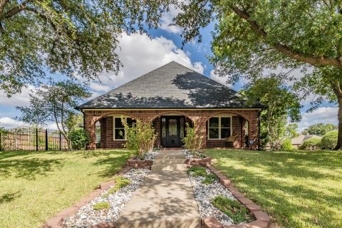1800 Trail Lake Drive, Euless