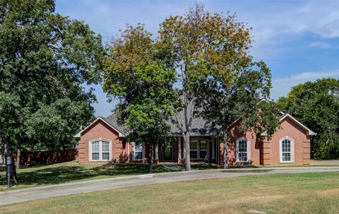 814 Haynie Drive, Runaway Bay, TX 76426 — photo 2