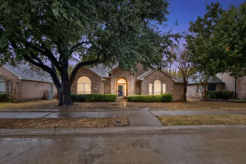 1239 Rivercrest Drive