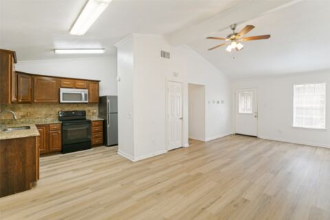807 Cavalier Drive, Arlington, TX 76017 — photo 2
