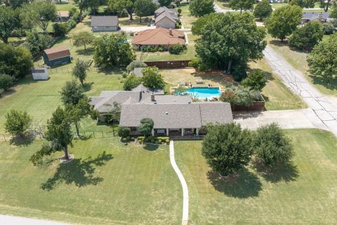 301 Meadow Knoll Drive
