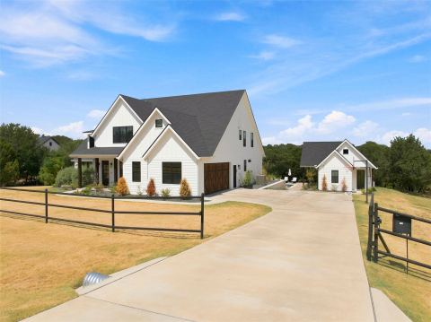 1065 Whispering Oaks, China Spring, TX 76633 — photo 2
