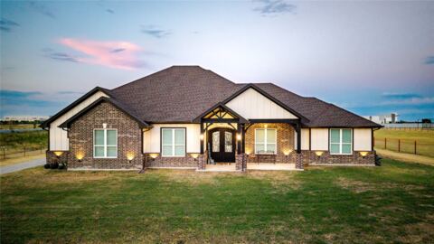 3900 FM 1183, Ennis