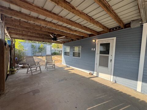 413 E Locust Street, Whitewright, TX 75491 — photo 3