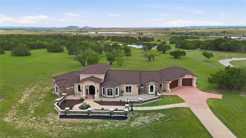 158 Private Road 2656, Walnut Springs