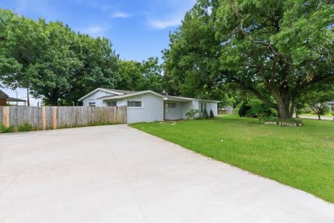 2204 Dunloe Avenue, Dallas