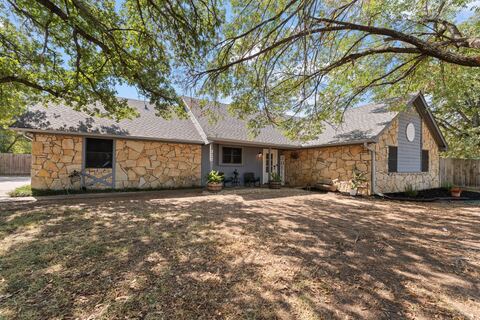 312 Trailwood Drive, Joshua, TX 76058 — photo 2